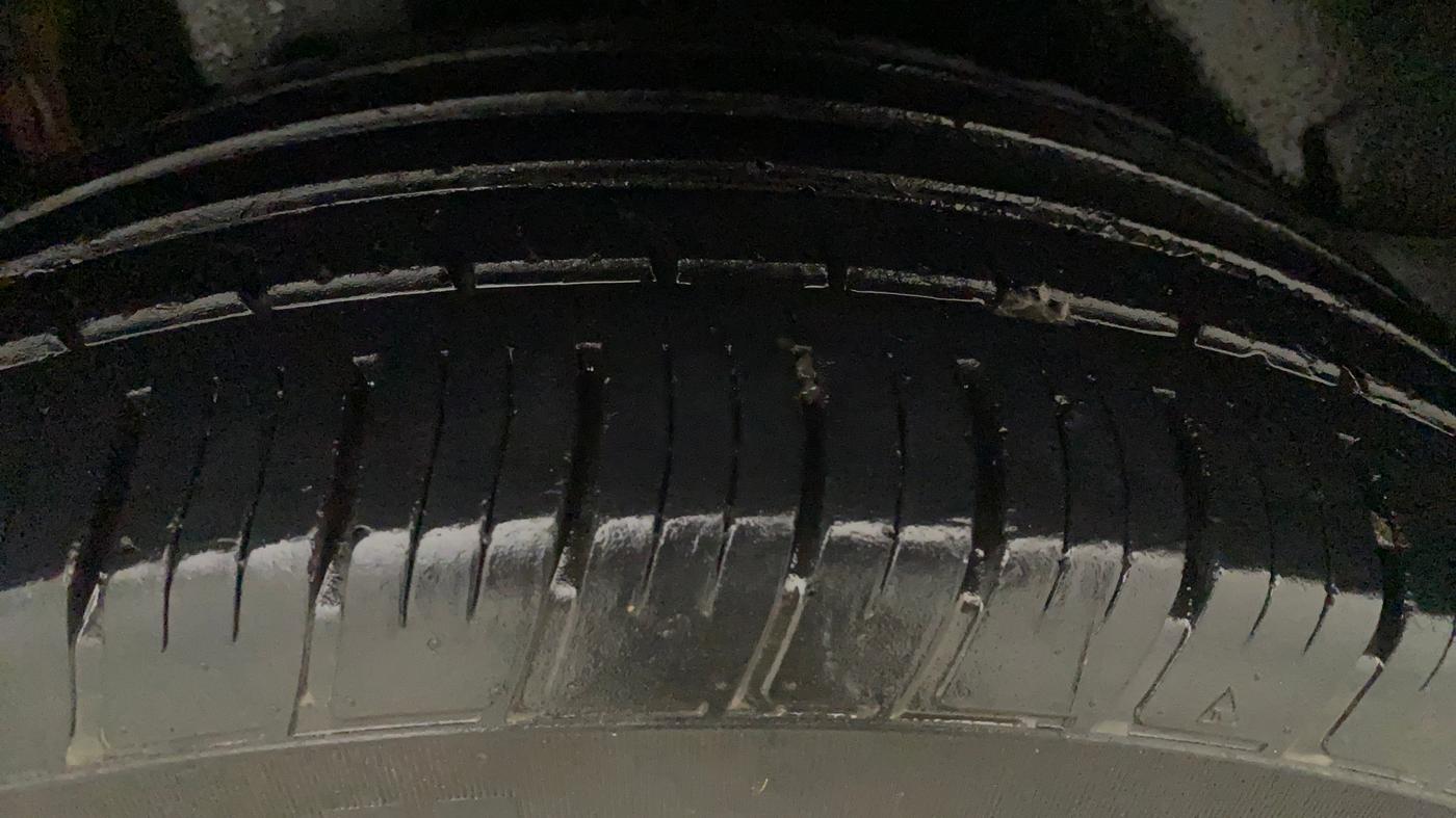 2018 Mahindra XUV500 W11 AT, Diesel, Automatic, 75,351 km, Right Front Tyre Tread