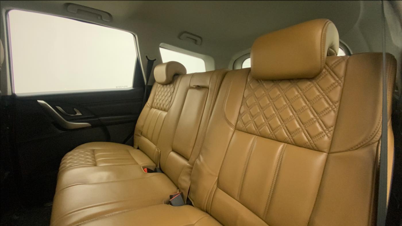 2018 Mahindra XUV500 W11 AT, Diesel, Automatic, 75,351 km, Right Side Rear Door Cabin