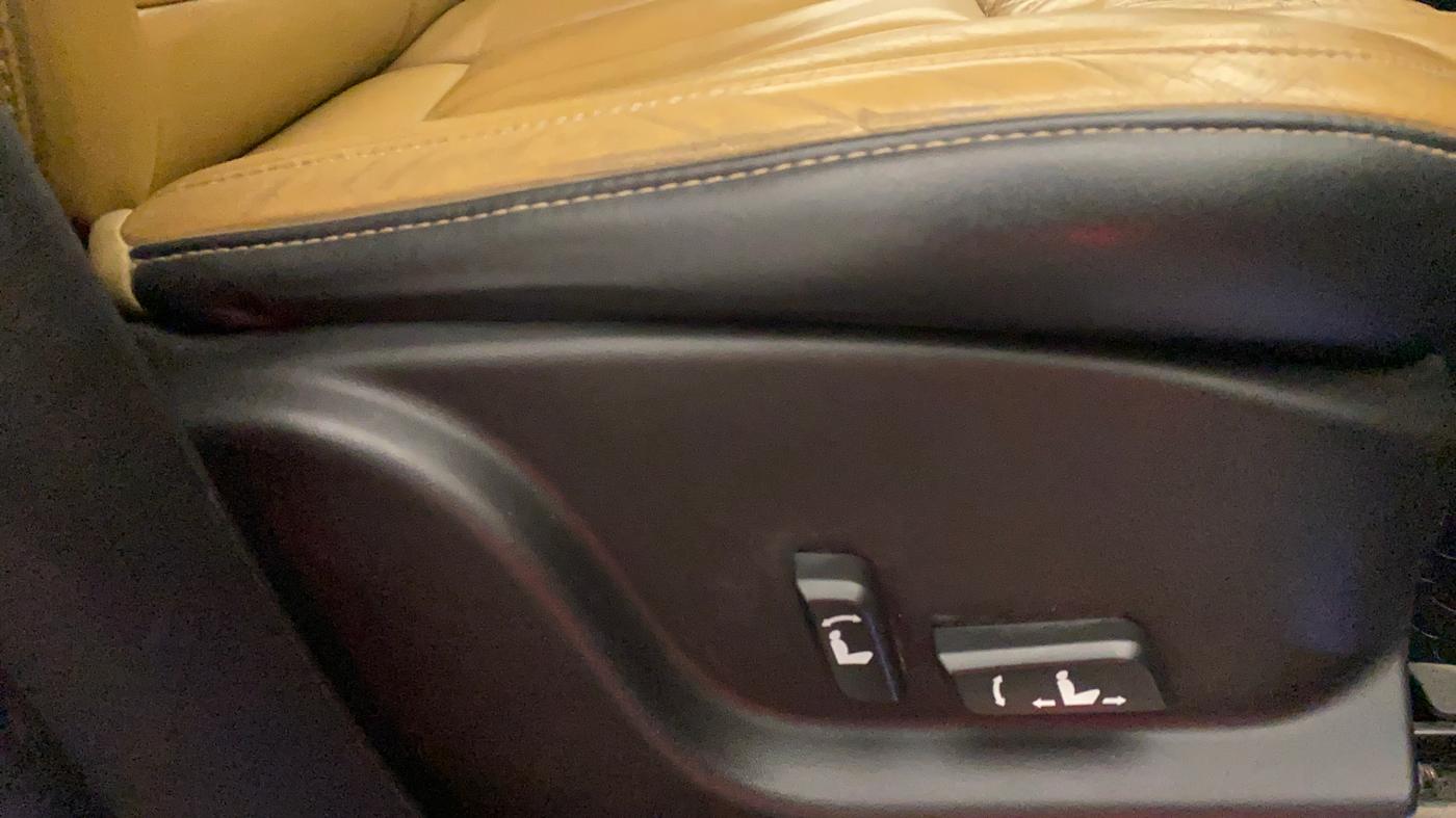 2018 Mahindra XUV500 W11 AT, Diesel, Automatic, 75,351 km, Driver Side Adjustment Panel