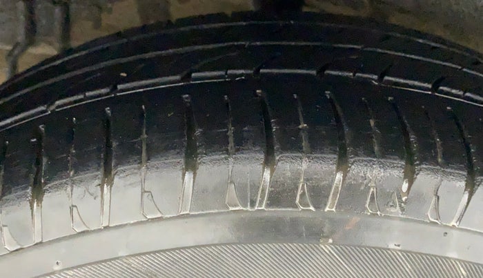 2014 Tata Zest XE RT, Petrol, Manual, 36,090 km, Right Rear Tyre Tread