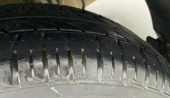 2014 Tata Zest XE RT, Petrol, Manual, 36,090 km, Left Rear Tyre Tread