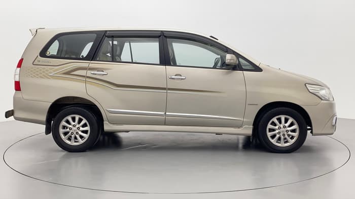 2014 Toyota Innova 2.5 ZX 7 STR BS IV, Diesel, Manual, 61,021 km, Right Side View