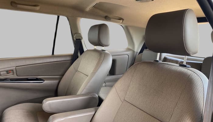 2015 Toyota Innova 2.5 GX 7 STR, Diesel, Manual, 21,946 km, Right Side Rear Door Cabin