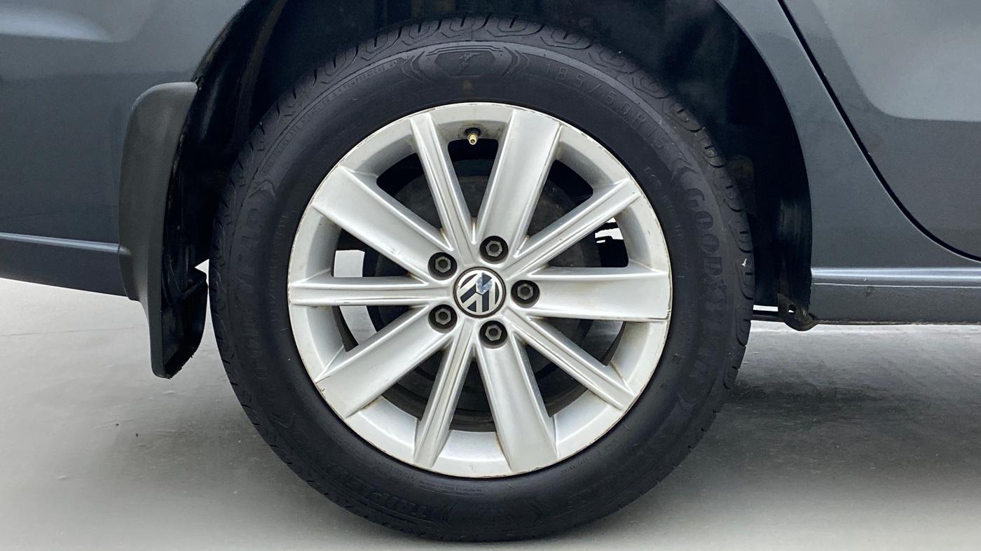 2016 Volkswagen Vento 1.2 TSI HIGHLINE PLUS AT, Petrol, Automatic, 66,062 km, Right Rear Wheel
