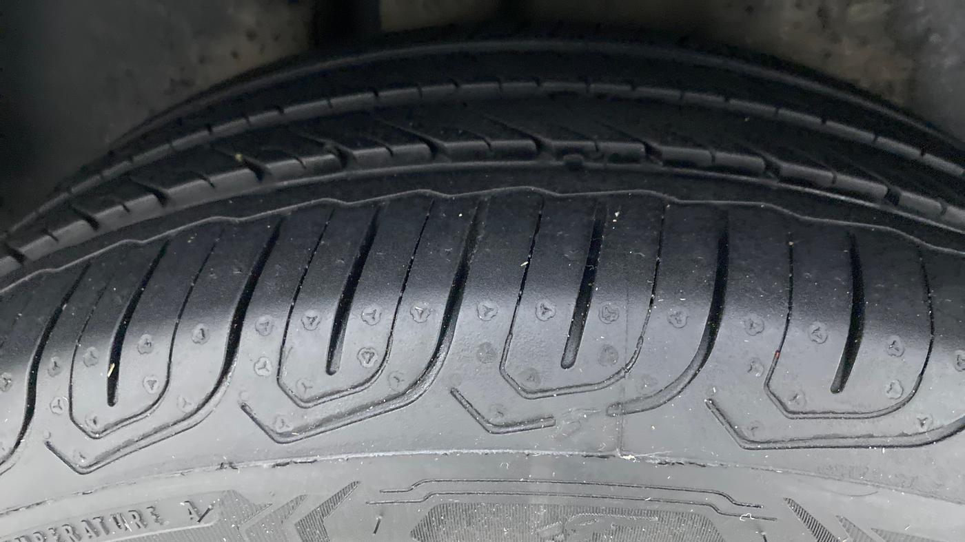 2016 Volkswagen Vento 1.2 TSI HIGHLINE PLUS AT, Petrol, Automatic, 66,062 km, Right Rear Tyre Tread