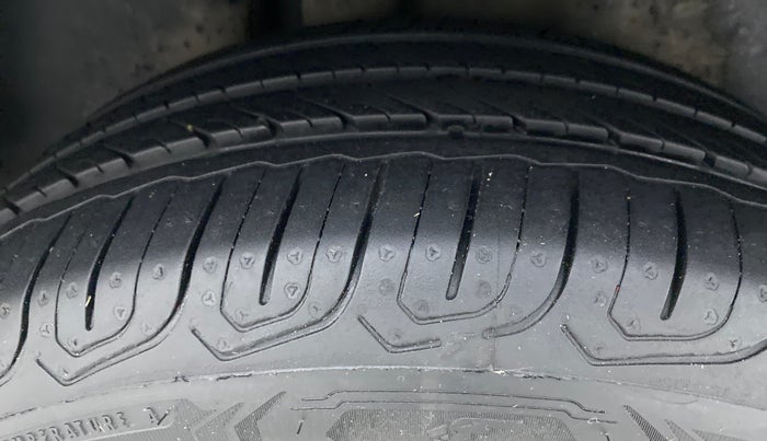 2016 Volkswagen Vento 1.2 TSI HIGHLINE PLUS AT, Petrol, Automatic, 66,062 km, Right Rear Tyre Tread