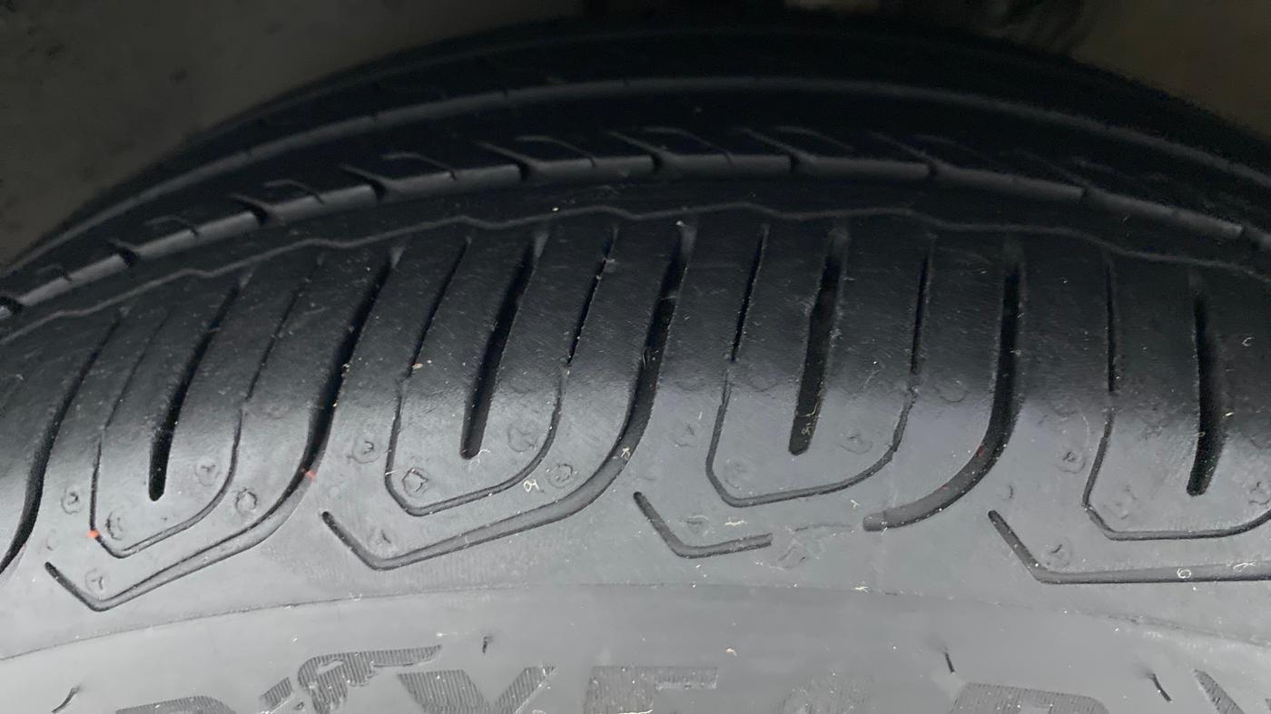 2016 Volkswagen Vento 1.2 TSI HIGHLINE PLUS AT, Petrol, Automatic, 66,062 km, Left Front Tyre Tread