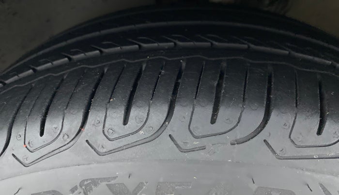 2016 Volkswagen Vento 1.2 TSI HIGHLINE PLUS AT, Petrol, Automatic, 66,062 km, Left Front Tyre Tread