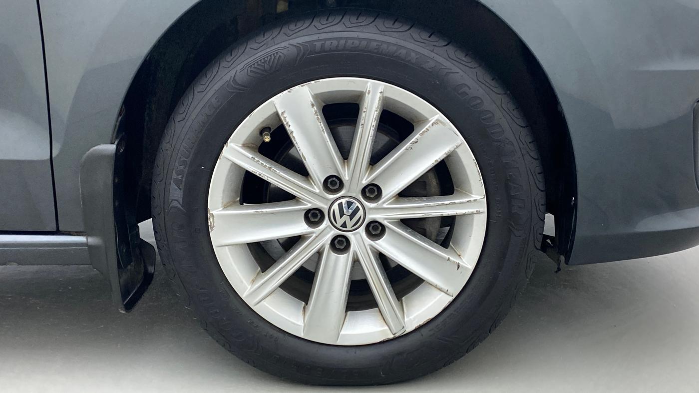2016 Volkswagen Vento 1.2 TSI HIGHLINE PLUS AT, Petrol, Automatic, 66,062 km, Right Front Wheel
