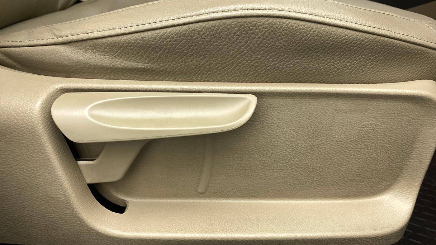 2016 Volkswagen Vento 1.2 TSI HIGHLINE PLUS AT, Petrol, Automatic, 66,062 km, Driver Side Adjustment Panel