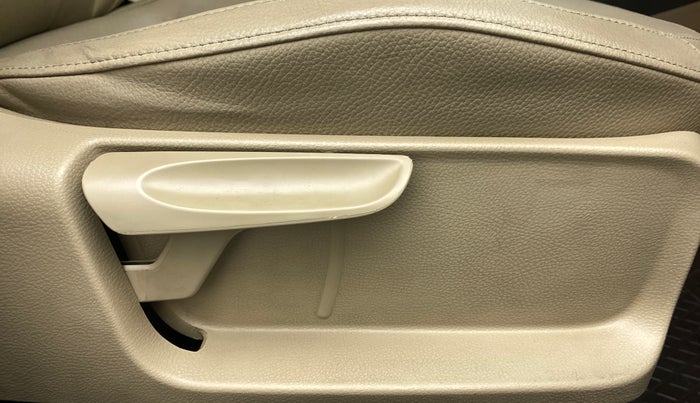 2016 Volkswagen Vento 1.2 TSI HIGHLINE PLUS AT, Petrol, Automatic, 66,062 km, Driver Side Adjustment Panel