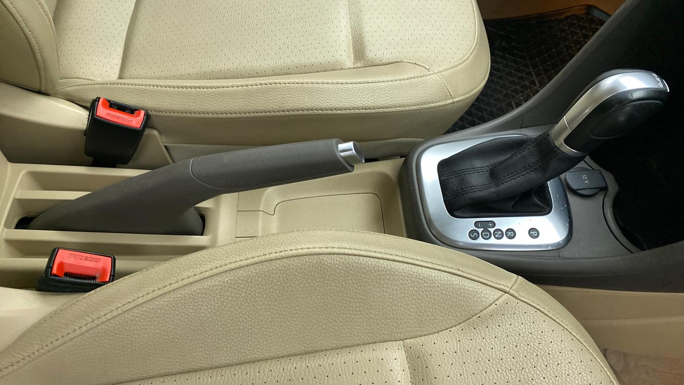 2016 Volkswagen Vento 1.2 TSI HIGHLINE PLUS AT, Petrol, Automatic, 66,062 km, Gear Lever