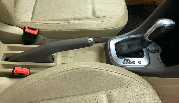 2016 Volkswagen Vento 1.2 TSI HIGHLINE PLUS AT, Petrol, Automatic, 66,062 km, Gear Lever