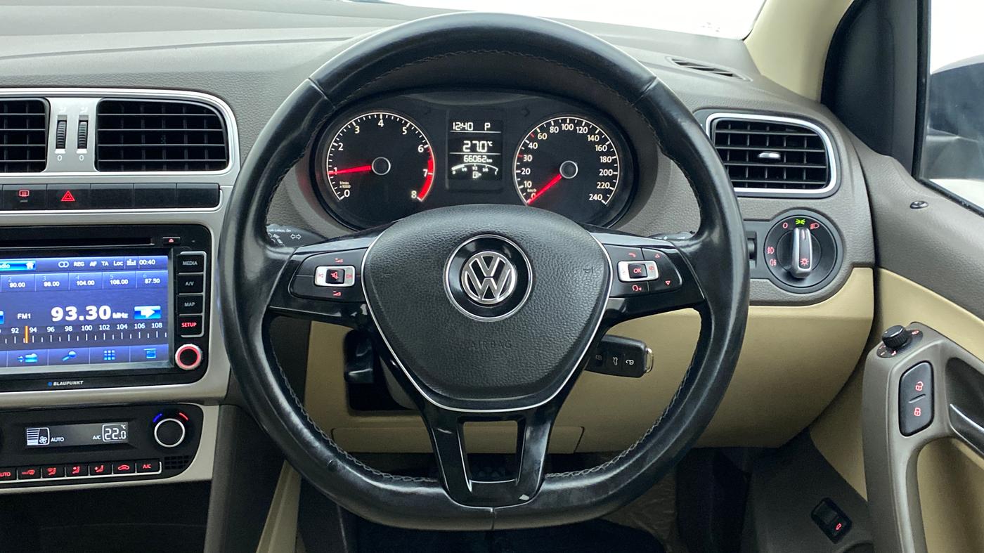 2016 Volkswagen Vento 1.2 TSI HIGHLINE PLUS AT, Petrol, Automatic, 66,062 km, Steering Wheel Close Up