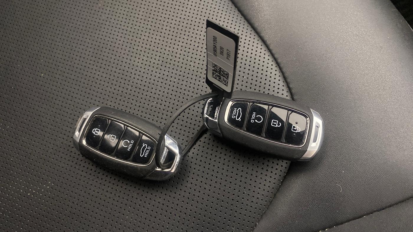 2023 Hyundai Verna SX (O) 1.5 TURBO PETROL MT, Petrol, Manual, 41,917 km, Key Close Up