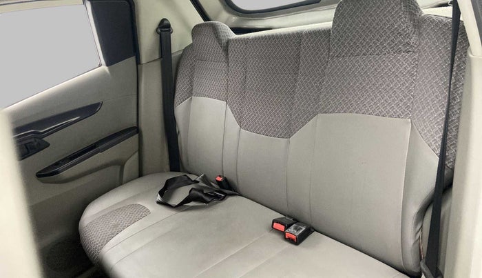 2016 Mahindra Kuv100 K4+ 6 STR, Petrol, Manual, 43,514 km, Right Side Rear Door Cabin