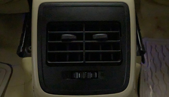 2018 Maruti Dzire VXI AMT, Petrol, Automatic, 79,567 km, Rear AC Vents