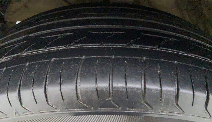 2018 Maruti Dzire VXI AMT, Petrol, Automatic, 79,567 km, Right Front Tyre Tread