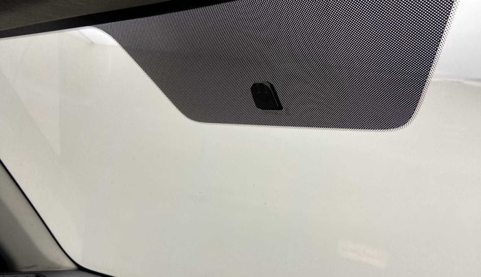 2021 KIA SONET HTK+ 1.5D MT, Diesel, Manual, 27,698 km, Ceiling - Rear view mirror minor damage