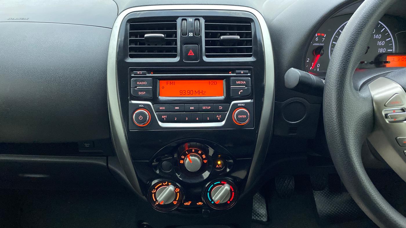 2017 Nissan Micra Active XV S, Petrol, Manual, 25,118 km, Air Conditioner