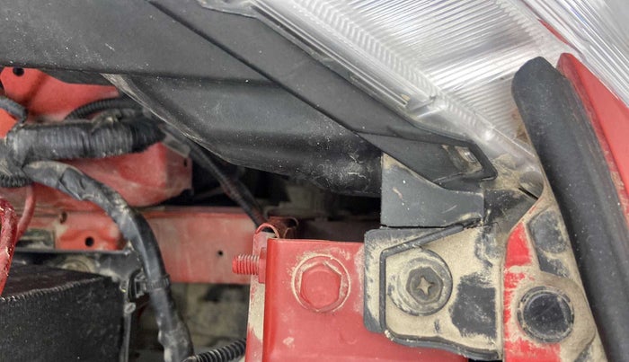 2019 Maruti Swift LXI, Petrol, Manual, 12,582 km, Left headlight - Clamp has minor damage
