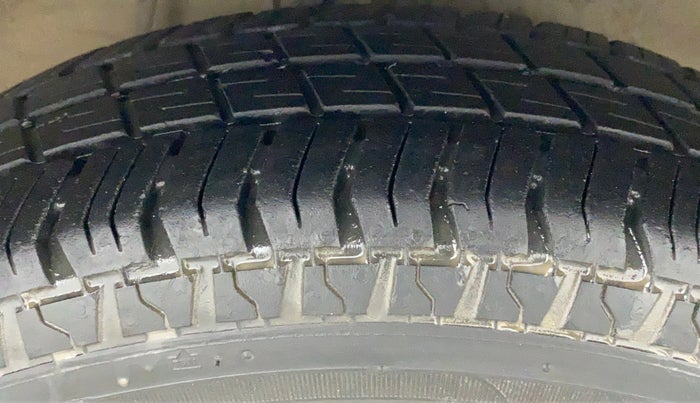 2016 Maruti Alto 800 VXI O, Petrol, Manual, 68,135 km, Right Front Tyre Tread