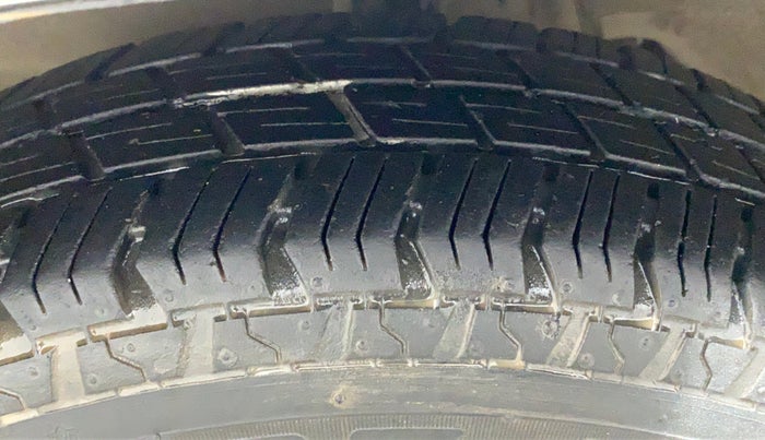 2016 Maruti Alto 800 VXI O, Petrol, Manual, 68,135 km, Left Front Tyre Tread