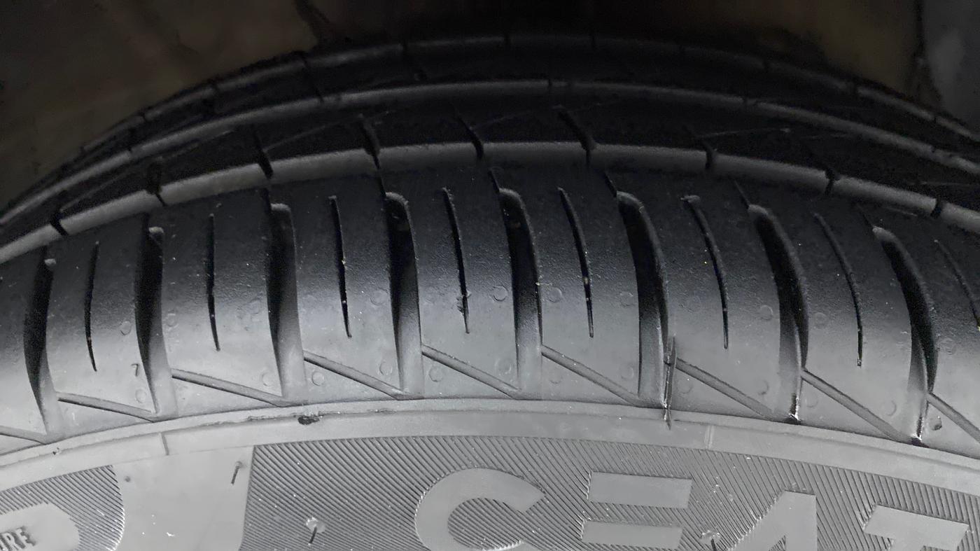 2022 Hyundai AURA S 1.2, Petrol, Manual, 3,812 km, Right Front Tyre Tread