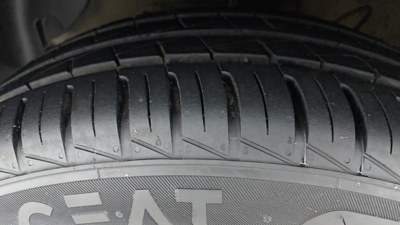 2022 Hyundai AURA S 1.2, Petrol, Manual, 3,812 km, Left Front Tyre Tread
