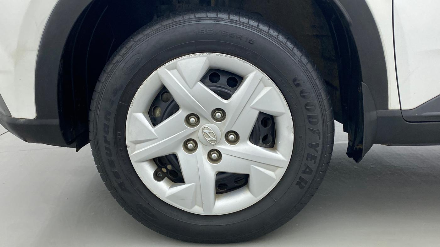 2020 Hyundai VENUE S 1.2, Petrol, Manual, 35,809 km, Left Front Wheel