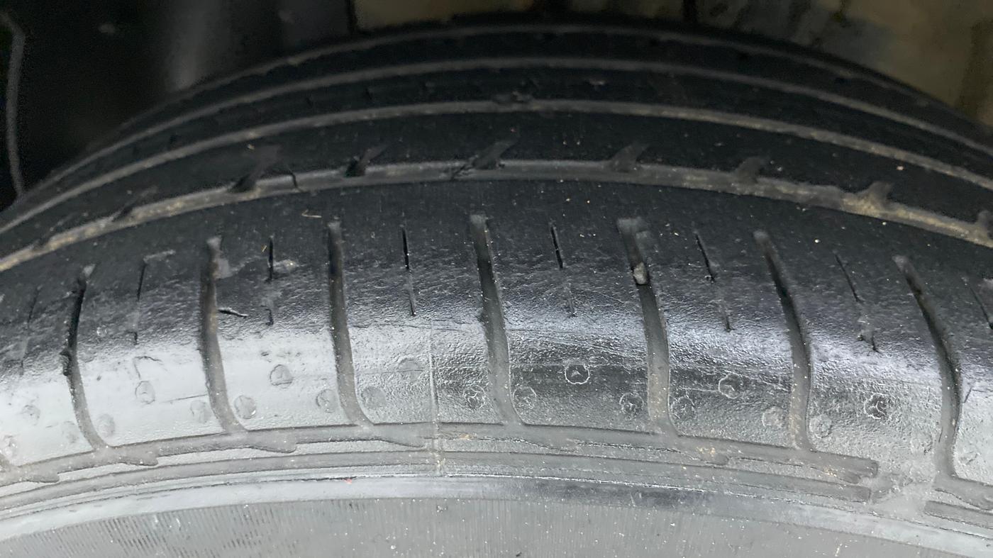 2020 Hyundai VENUE S 1.2, Petrol, Manual, 35,809 km, Left Front Tyre Tread