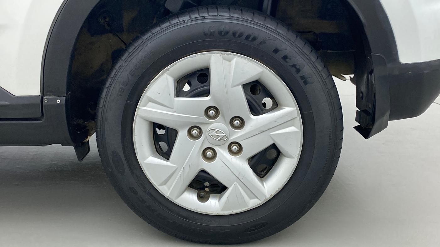 2020 Hyundai VENUE S 1.2, Petrol, Manual, 35,809 km, Left Rear Wheel