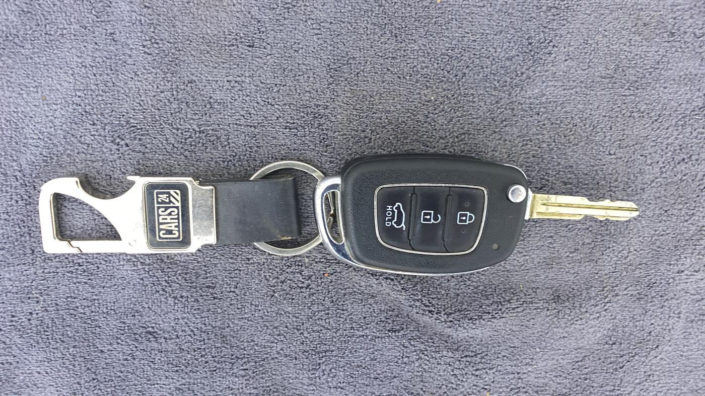 2020 Hyundai VENUE S 1.2, Petrol, Manual, 35,809 km, Key Close Up