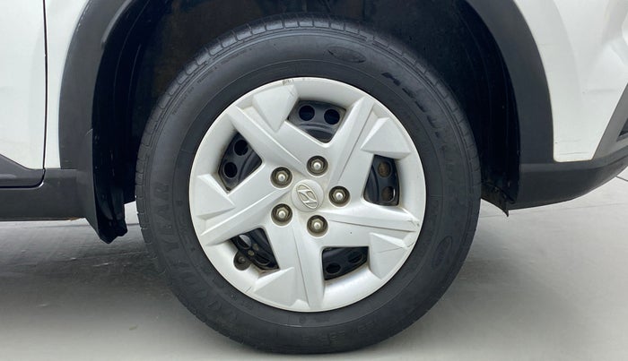 2020 Hyundai VENUE S 1.2, Petrol, Manual, 35,809 km, Right Front Wheel
