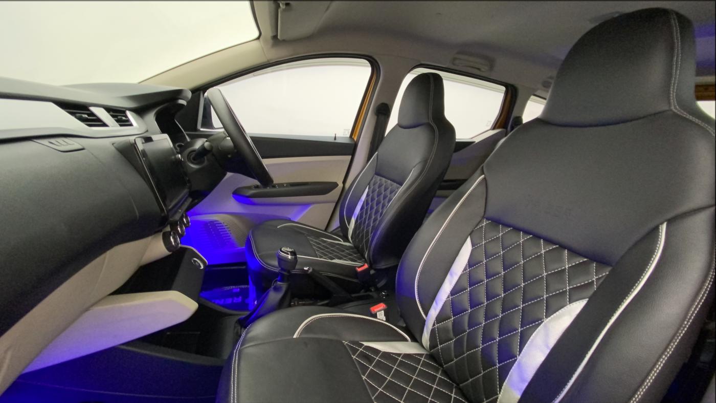 2022 Renault TRIBER 1.0 RXZ, Petrol, Manual, 8,336 km, Right Side Front Door Cabin