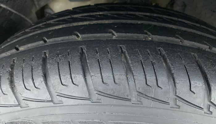 2013 Renault Duster RXZ Diesel 110 (O), Diesel, Manual, 69,201 km, Left Front Tyre Tread