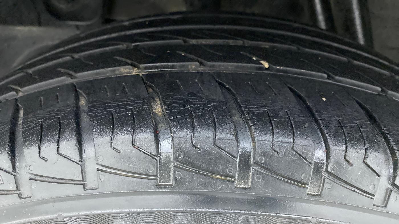 2013 Renault Duster RXZ Diesel 110 (O), Diesel, Manual, 69,201 km, Right Rear Tyre Tread