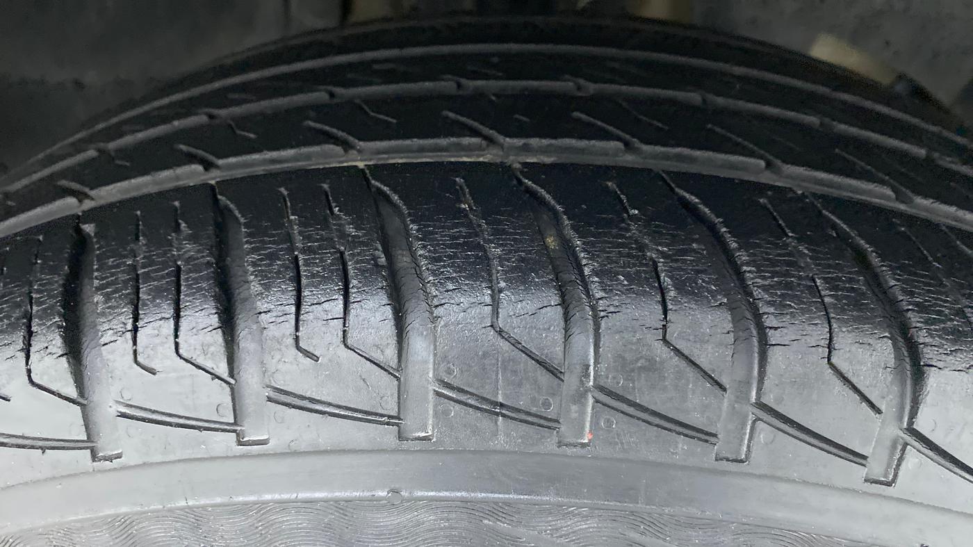 2013 Renault Duster RXZ Diesel 110 (O), Diesel, Manual, 69,201 km, Right Front Tyre Tread