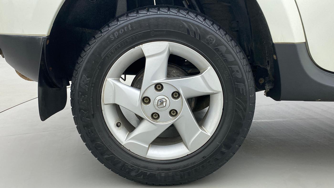 2013 Renault Duster RXZ Diesel 110 (O), Diesel, Manual, 69,201 km, Right Rear Wheel