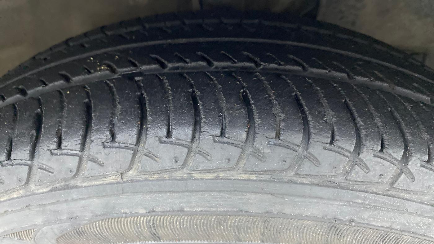 2019 Maruti New Wagon-R VXI 1.0 AMT, Petrol, Automatic, 39,845 km, Right Front Tyre Tread