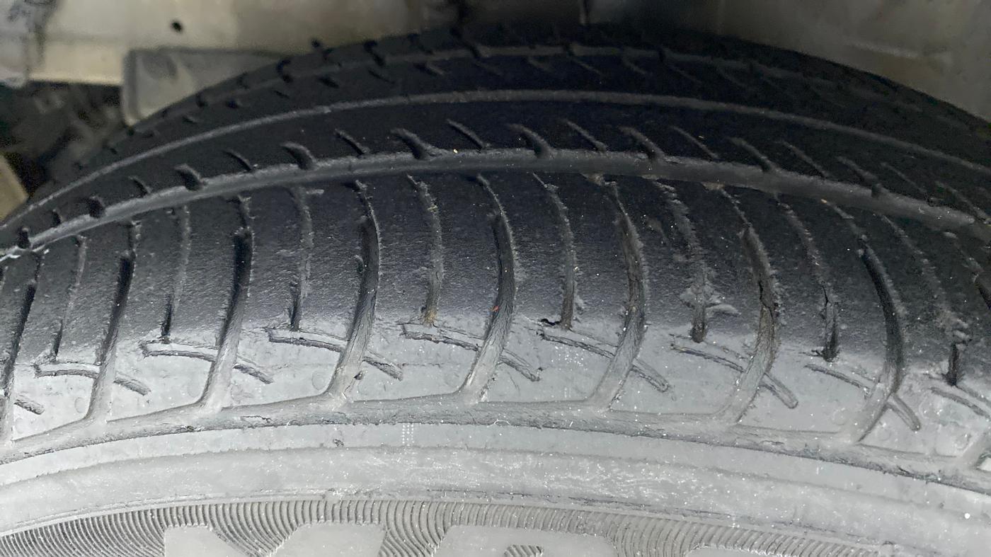 2019 Maruti New Wagon-R VXI 1.0 AMT, Petrol, Automatic, 39,845 km, Left Front Tyre Tread