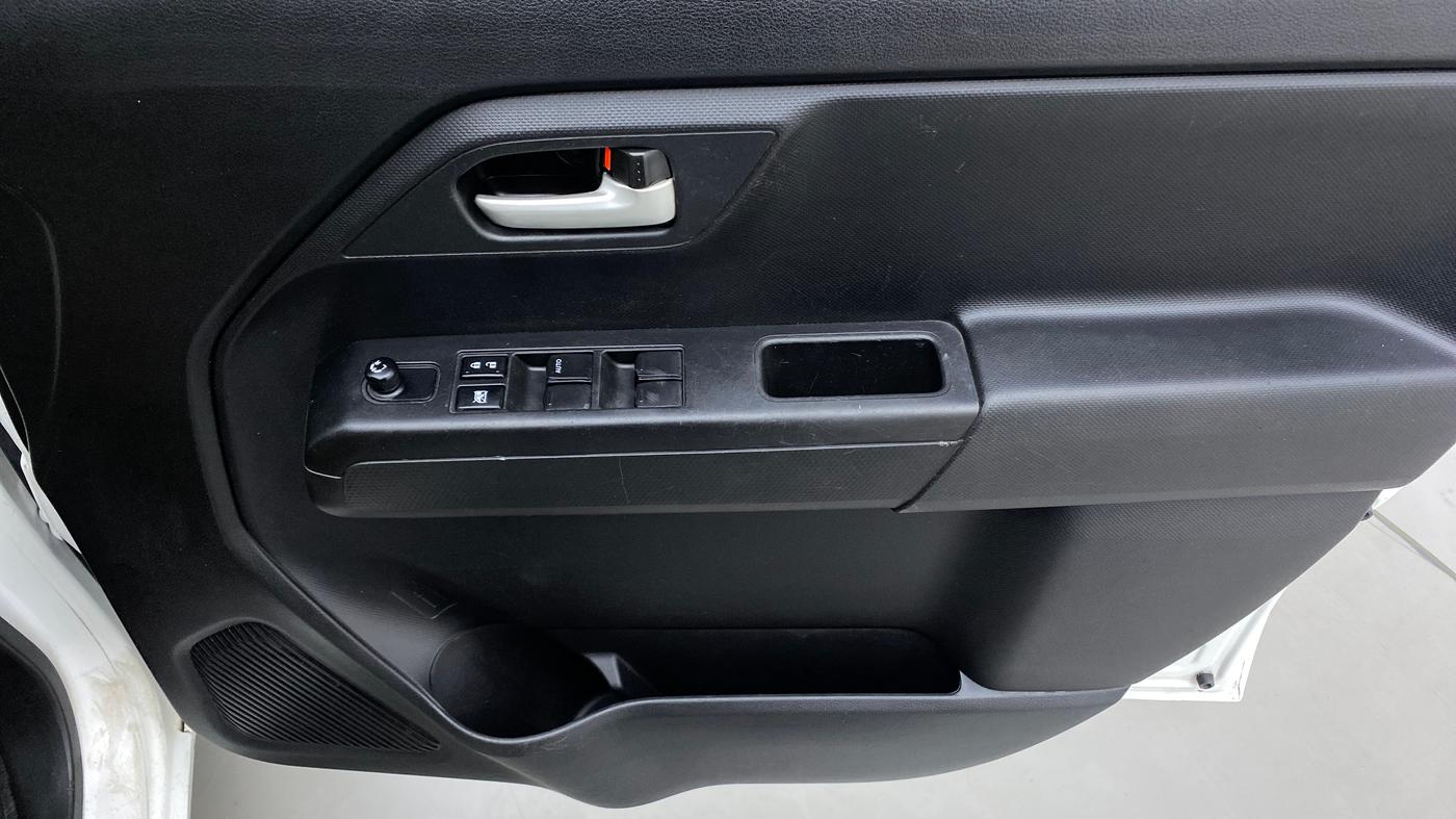 2019 Maruti New Wagon-R VXI 1.0 AMT, Petrol, Automatic, 39,845 km, Driver Side Door Panels Control