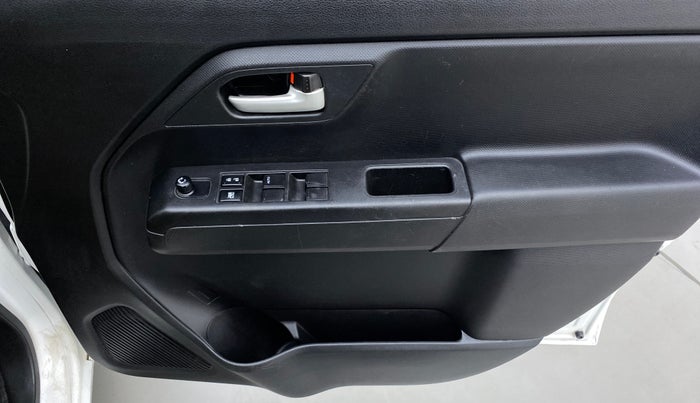 2019 Maruti New Wagon-R VXI 1.0 AMT, Petrol, Automatic, 39,845 km, Driver Side Door Panels Control