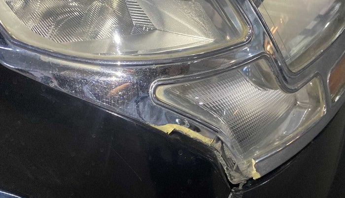 2016 Mahindra TUV300 T8, Diesel, Manual, 93,473 km, Right headlight - Minor damage