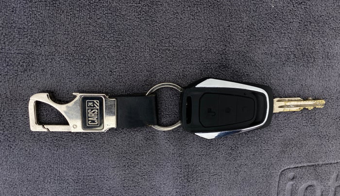 2016 Mahindra Kuv100 K8 D 6 STR, Diesel, Manual, 72,269 km, Key Close Up