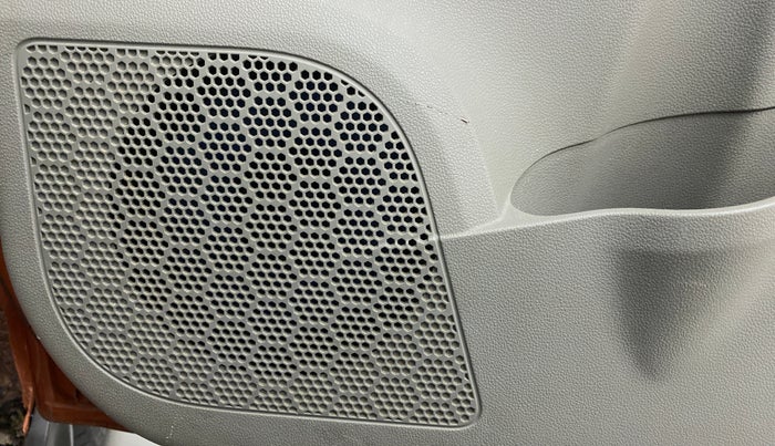 2016 Mahindra Kuv100 K8 D 6 STR, Diesel, Manual, 72,269 km, Speaker