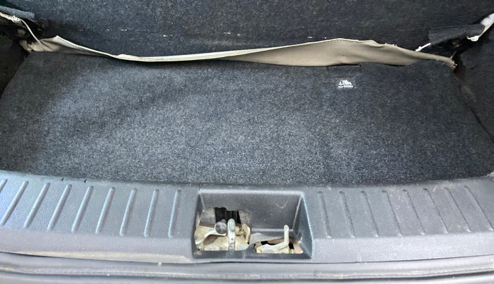 2016 Mahindra Kuv100 K8 D 6 STR, Diesel, Manual, 72,269 km, Boot Inside