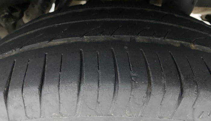 2016 Mahindra Kuv100 K8 D 6 STR, Diesel, Manual, 72,269 km, Left Rear Tyre Tread