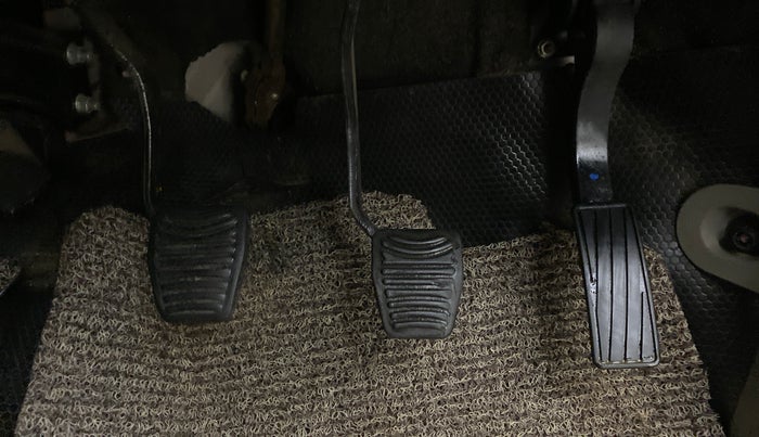 2016 Mahindra Kuv100 K8 D 6 STR, Diesel, Manual, 72,269 km, Pedals