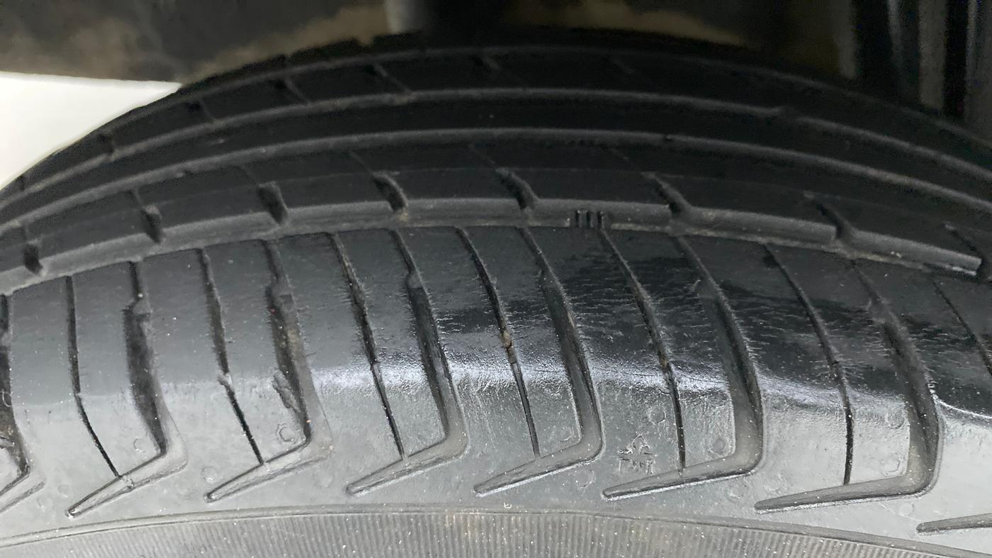 2018 Renault Kwid 1.0 RXT Opt, Petrol, Manual, 63,276 km, Right Rear Tyre Tread